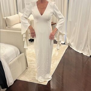 Halston Elegant White V-Neck Long Sleeve Ruffle Gown